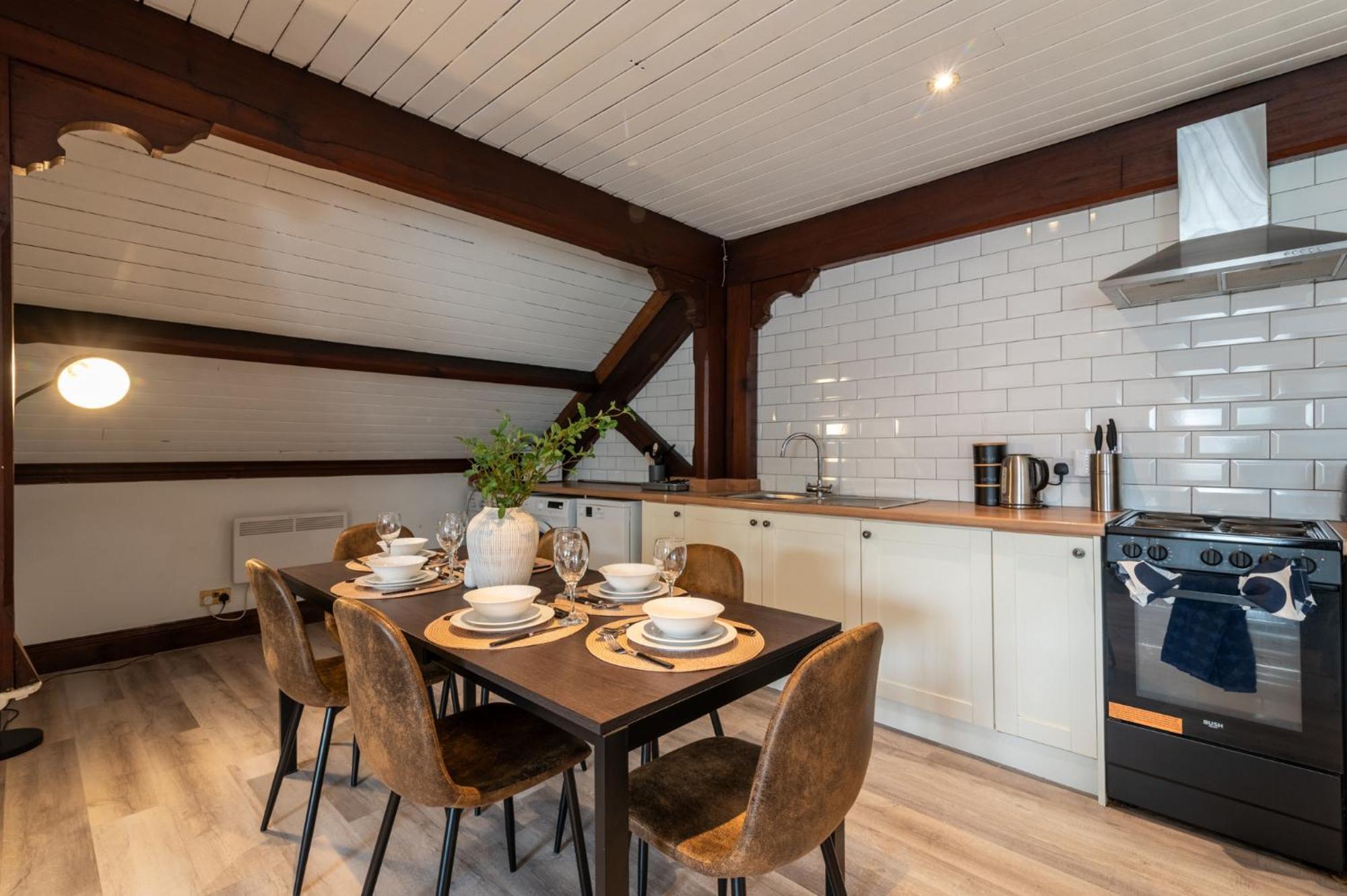 Madison House - Converted Church 5 Bed Pontypool Exterior photo